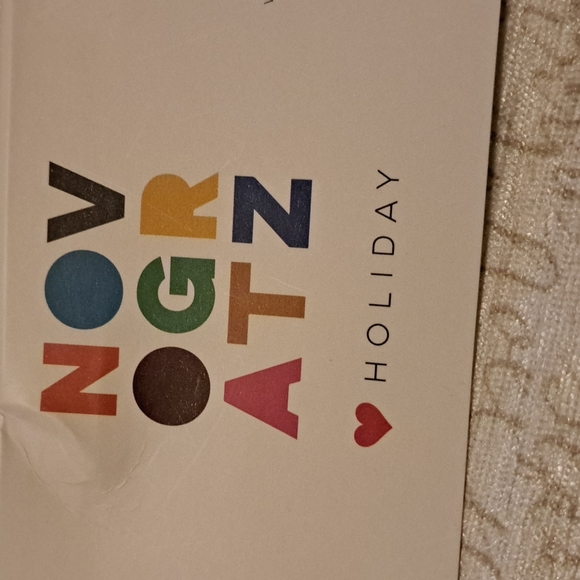 Novogratz Christmas Tablerunner NWT - Picture 3 of 8